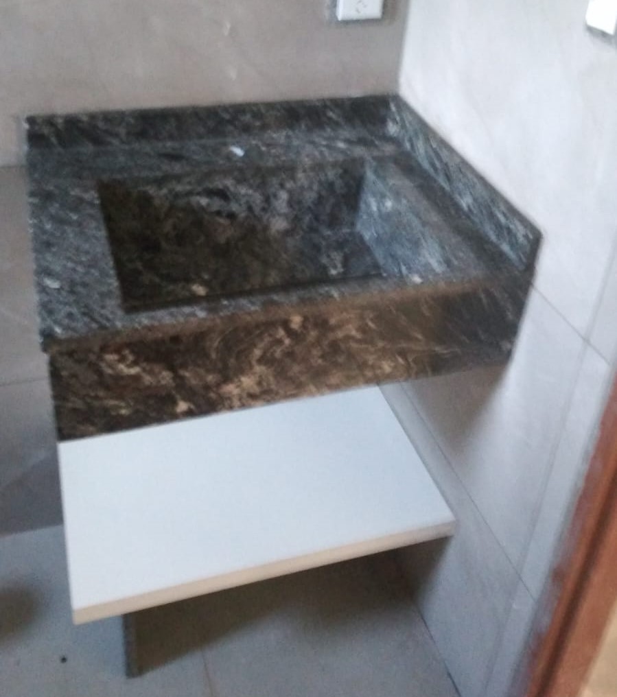 Vanitory contemporáneo con lavabo doble y encimera de mármol